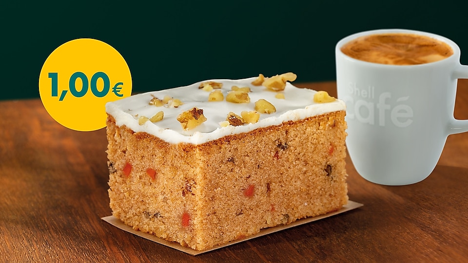 Na vizuáli možno vidieť minipletenec so slaným karamelom a keramický hrnček Shell Café. Vľavo sa tiež zobrazuje žlté koliesko s cenou 0,30 eura za sladkú novinku.