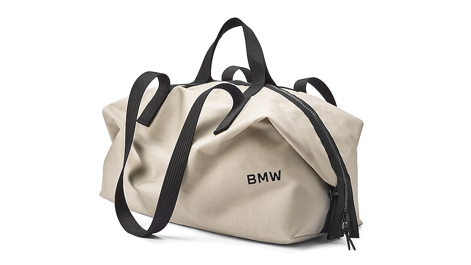 Obrázok svetlej cestovnej tašky s logom BMW